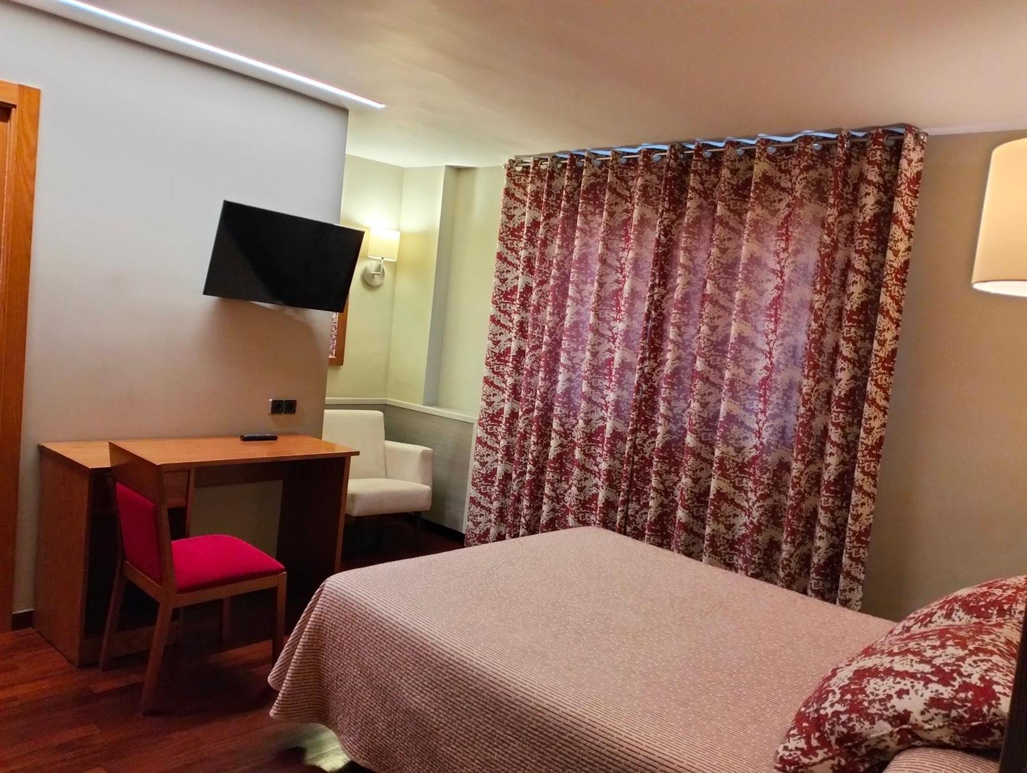 Hotel Aragueells بيناسكي المظهر الخارجي الصورة