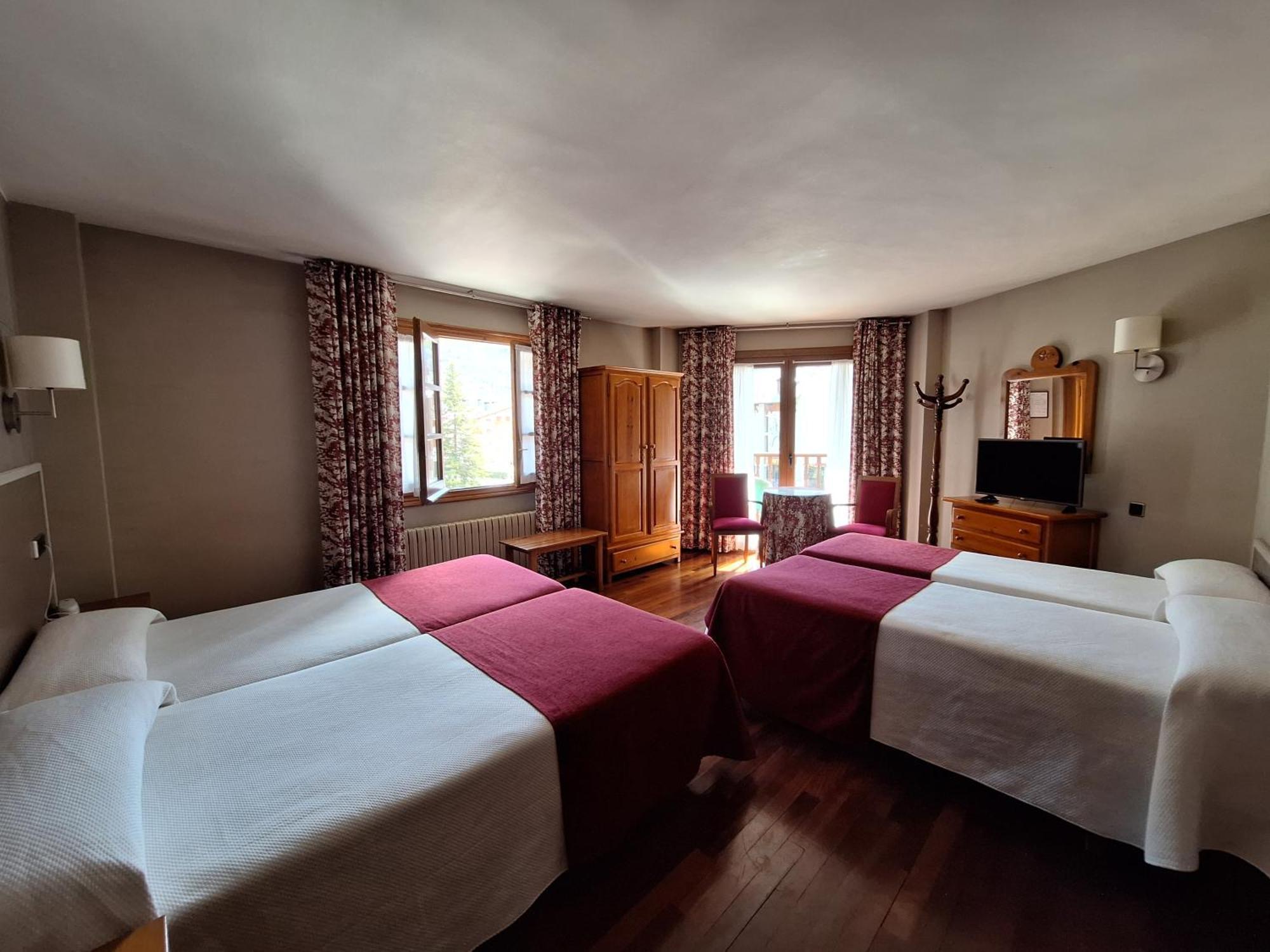 Hotel Aragueells بيناسكي المظهر الخارجي الصورة